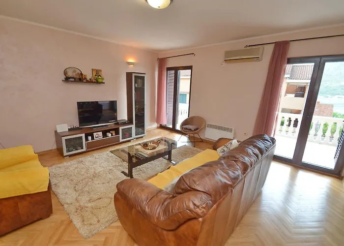 Nikola - Two Bedroom Ap. With Seaview